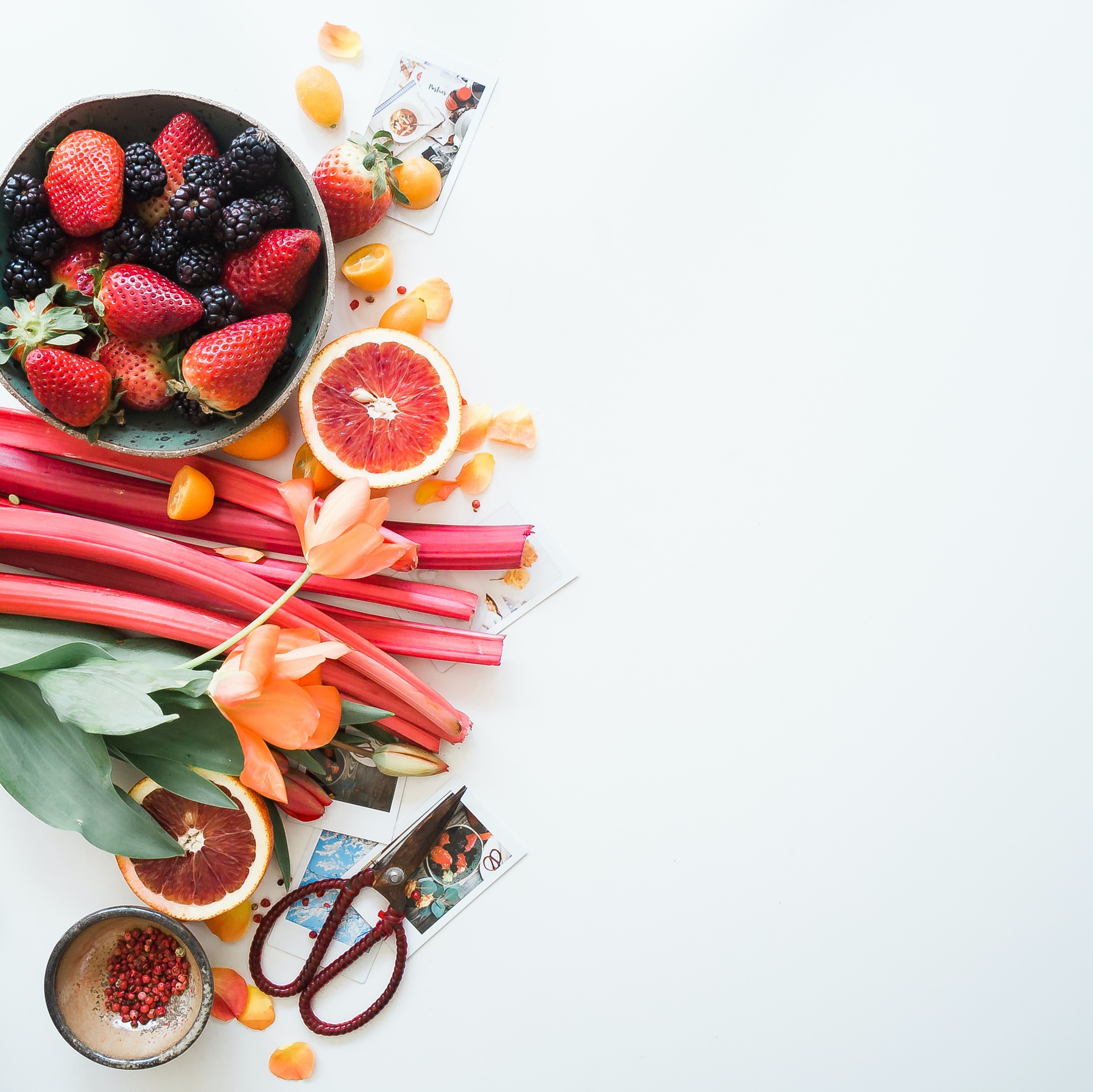 A collection of nicely arranged fruits.